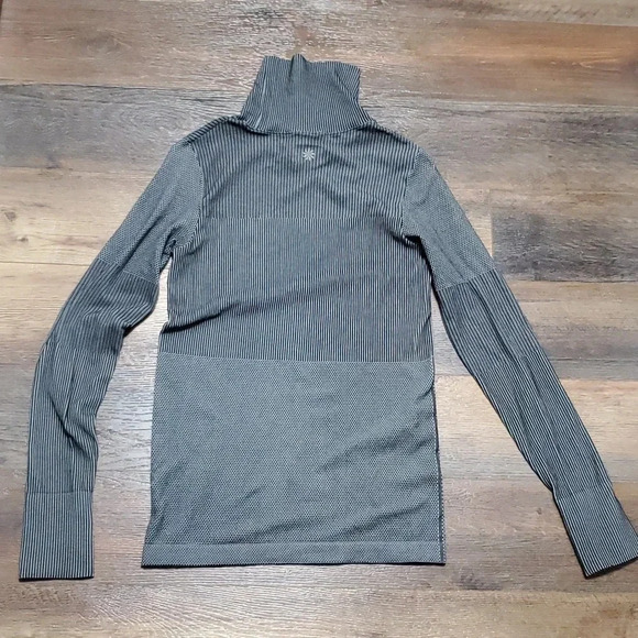 Athleta grey striped long sleeve mock turtleneck base layer compression workout - Picture 7 of 9